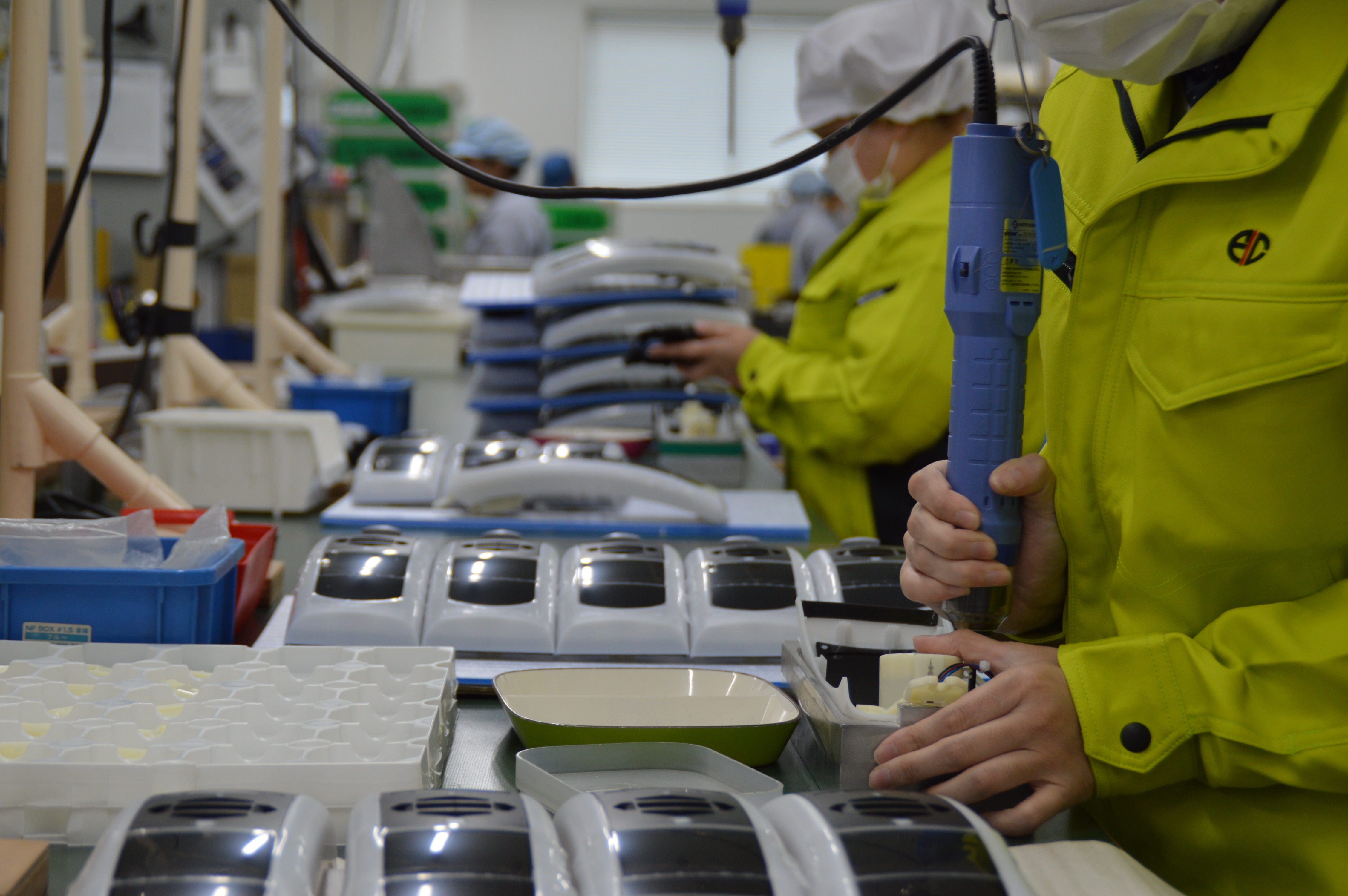 成形品を組立します